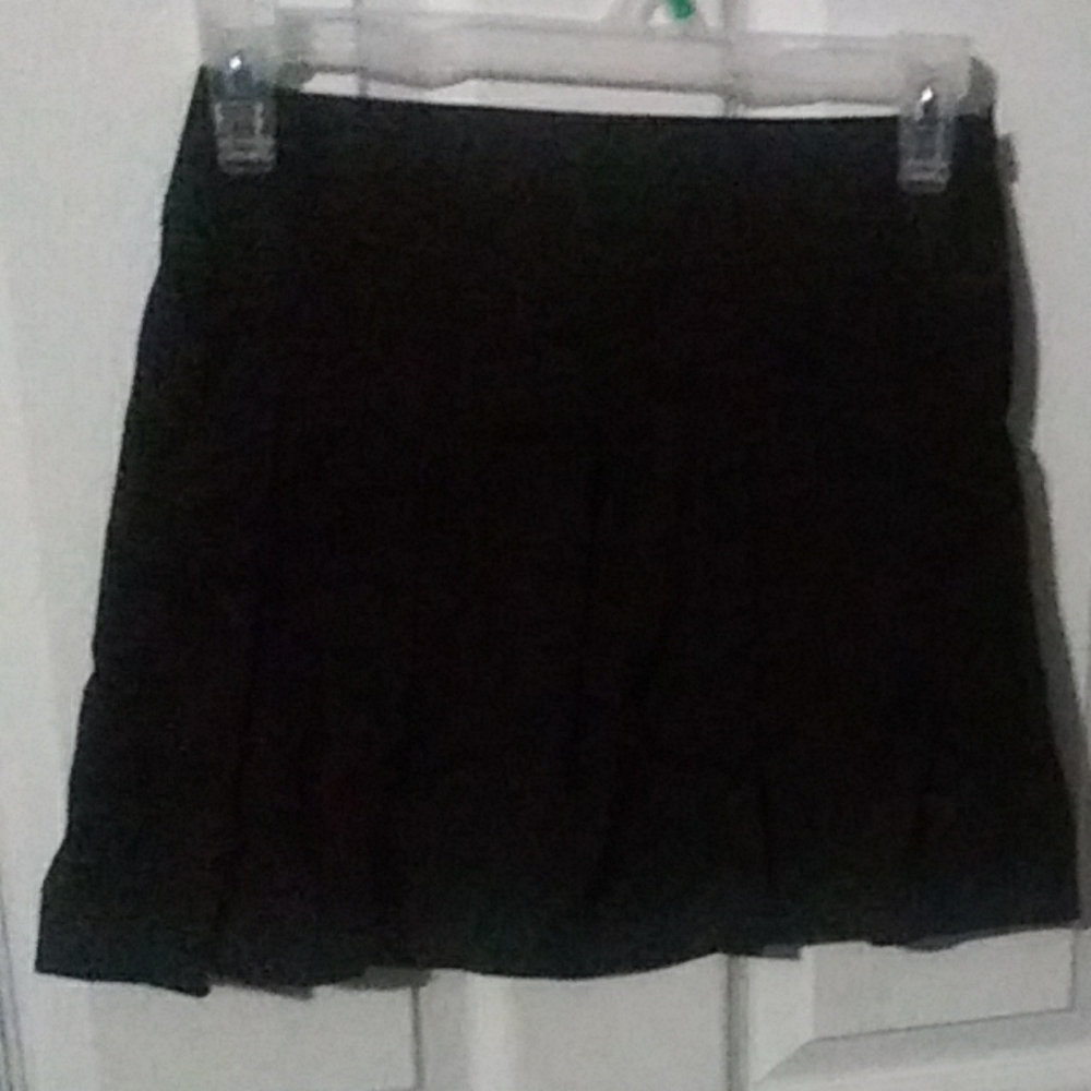 NWOT Childrens Place black pleaded skort
